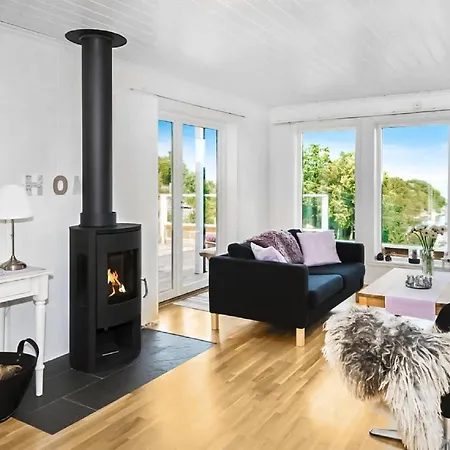 Beautiful In With 3 Bedrooms And Wifi