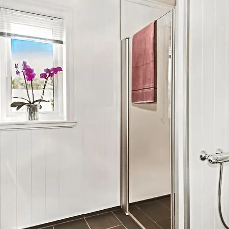 בית נופש Beautiful In With 3 Bedrooms And Wifi Sveio