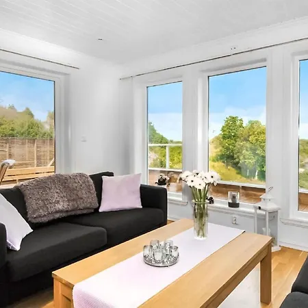 Beautiful In With 3 Bedrooms And Wifi